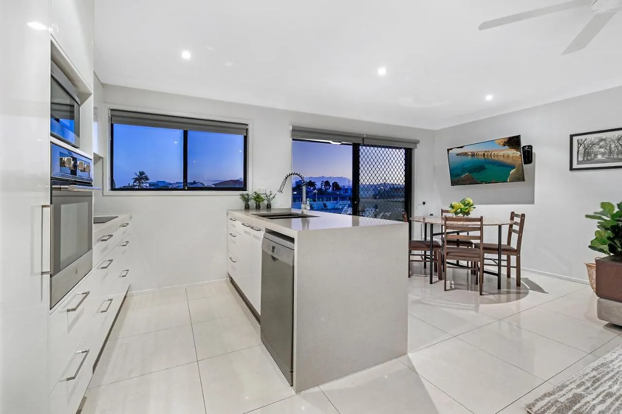 Luxury, Pets, Beach, Convention, Casino, Shopping, Privacy Gold Coast