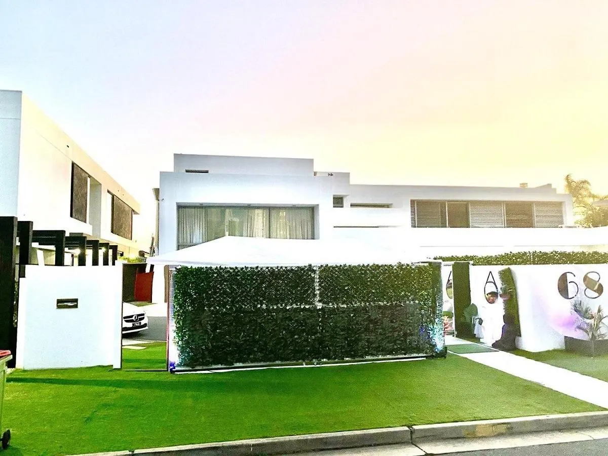 Luxury Waterfront בית הארחה 5*